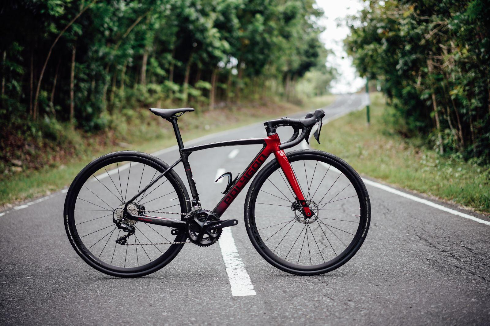 2023 Polygon Strattos S7 Disc Shimano 105 Carbon Road Bike